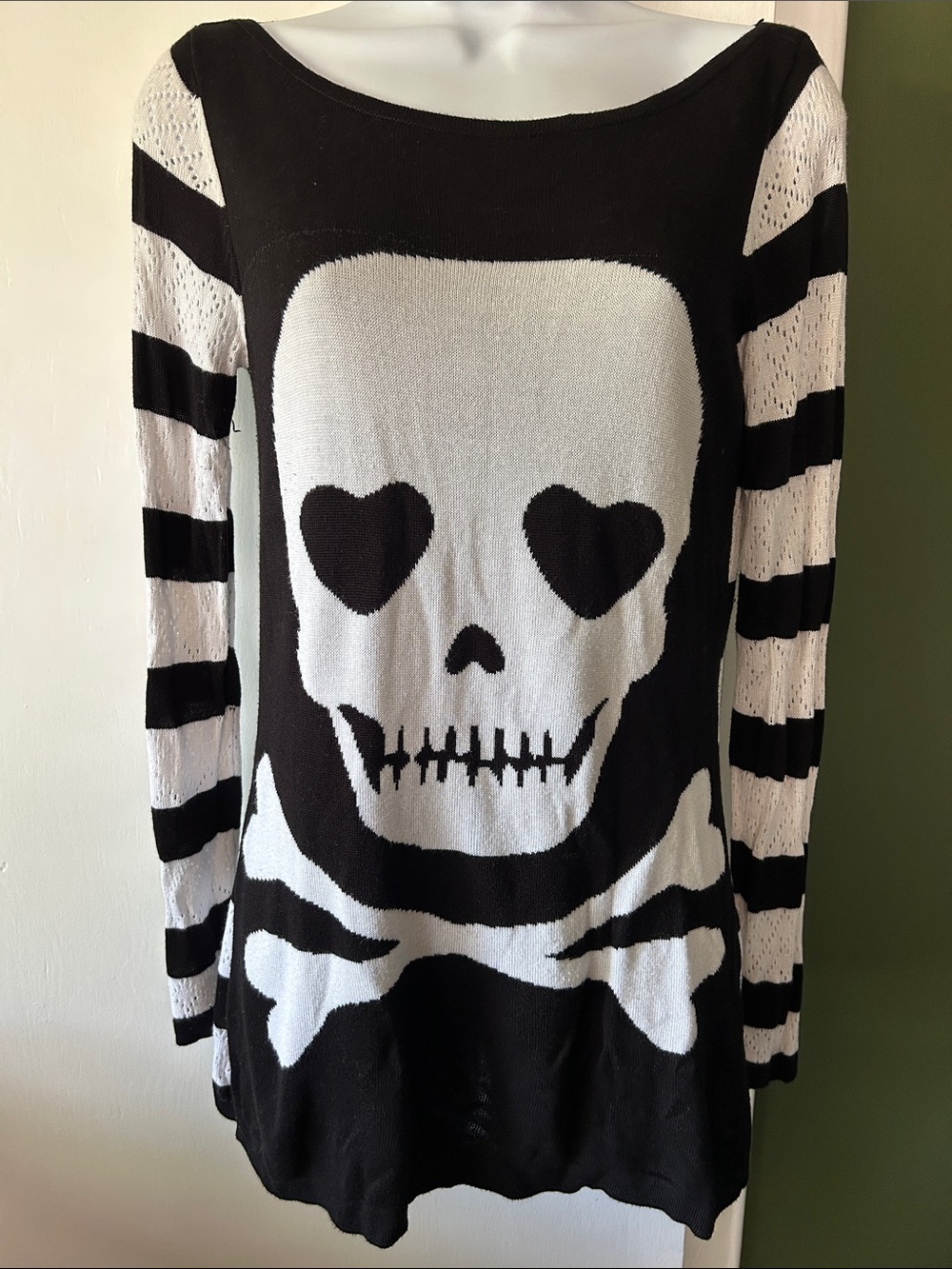 Jawbreaker - Long-sleeve Skull and Crossbones Top.